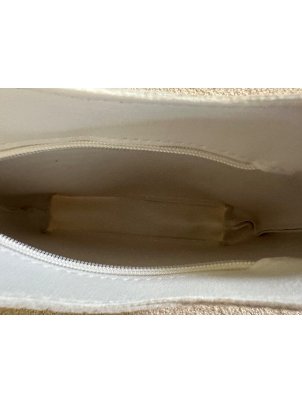 Sunnycity Milano Italy White Faux Croc Shoulder Bag With Gold Accents - Picture 14 of 16